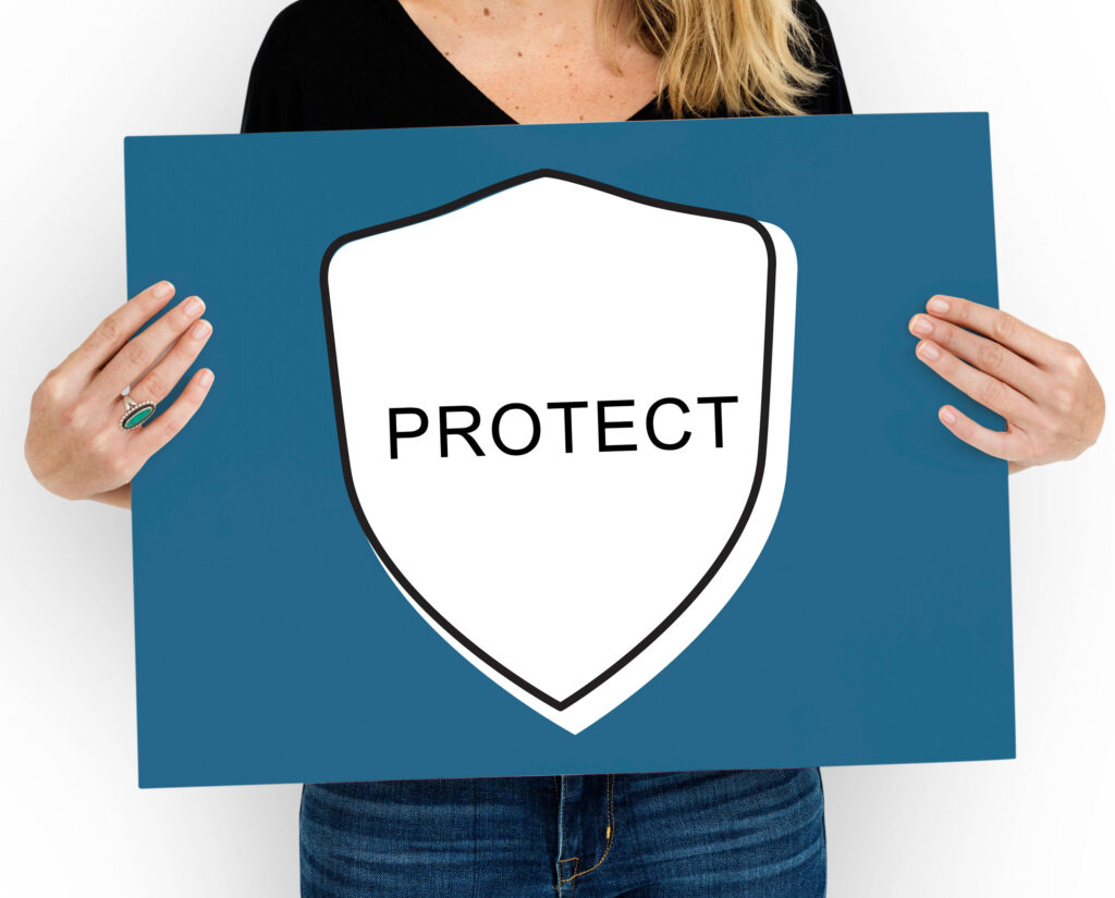 l'immagine mostra un cartello con la scritta protect in riferimento alla brand protection
